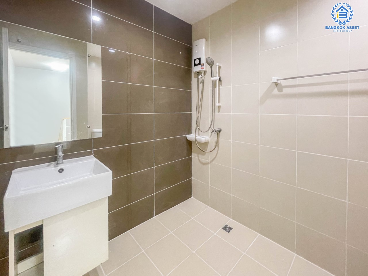 *****ทาวน์เฮ้าส์มือสอง ม.เดอะคอนเนค37 หลักสี่-ดอนเมือง เนื้อที่ 18.2 ตร.ว. ฟังก์ชัน 3 ห้องนอน 2 ห้องน้ำ 1 ที่จอดรถ บ้านสวย สภาพใหม่ บนทำเลโซนเมือง เชื่อมต่อถนนสรงประภา, ถนนแจ้งวัฒนะ ใกล้รถไฟฟ้าสายสีแดง "สถานีดอนเมือง"